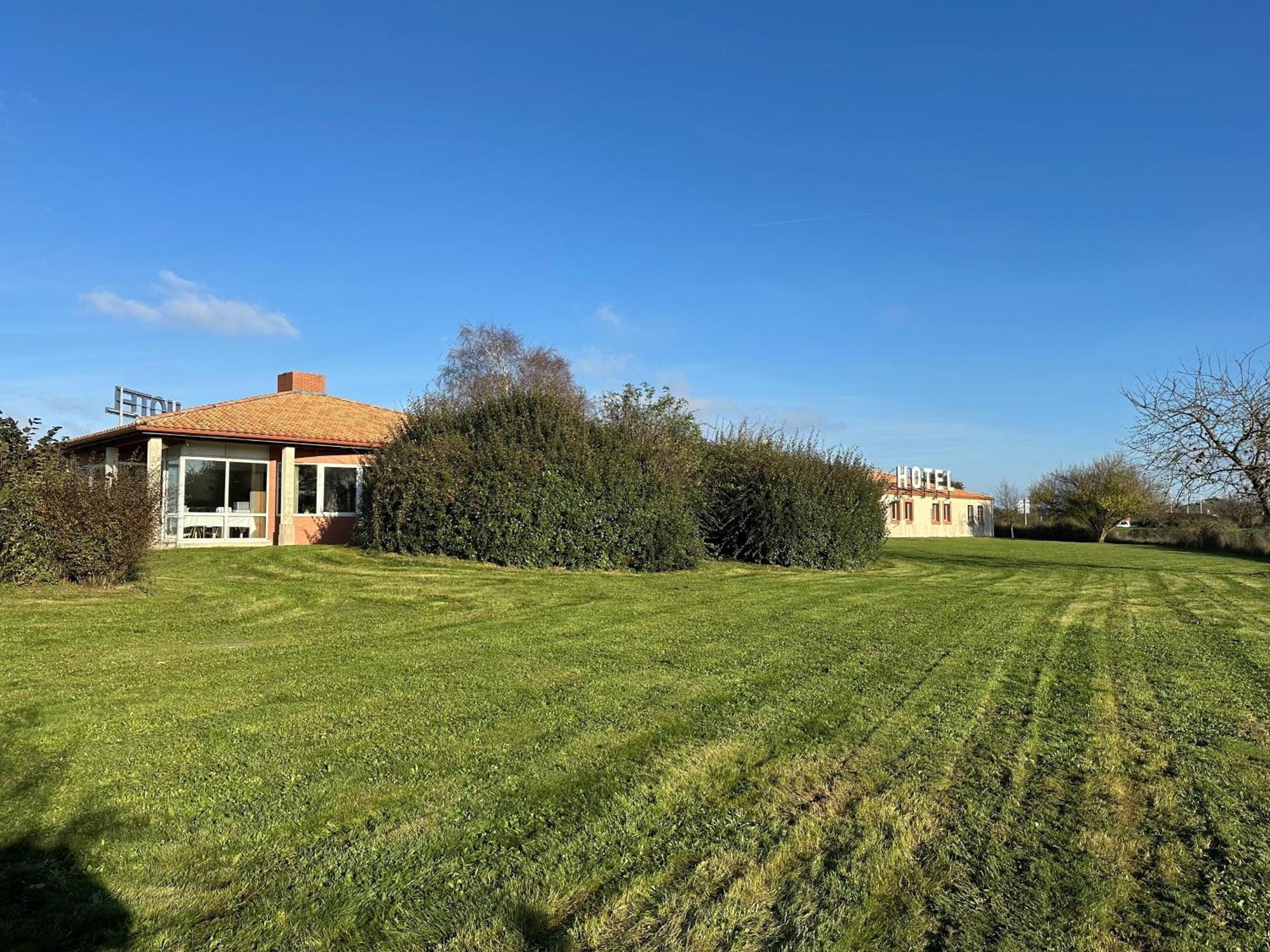 Hotel La Petite Auberge Chambretaud Екстериор снимка